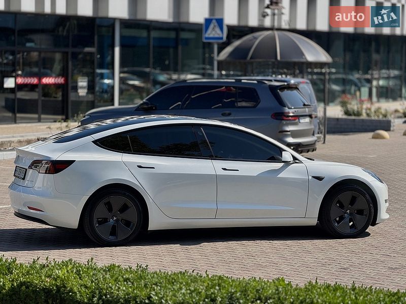 Седан Tesla Model 3 2023 в Одесі