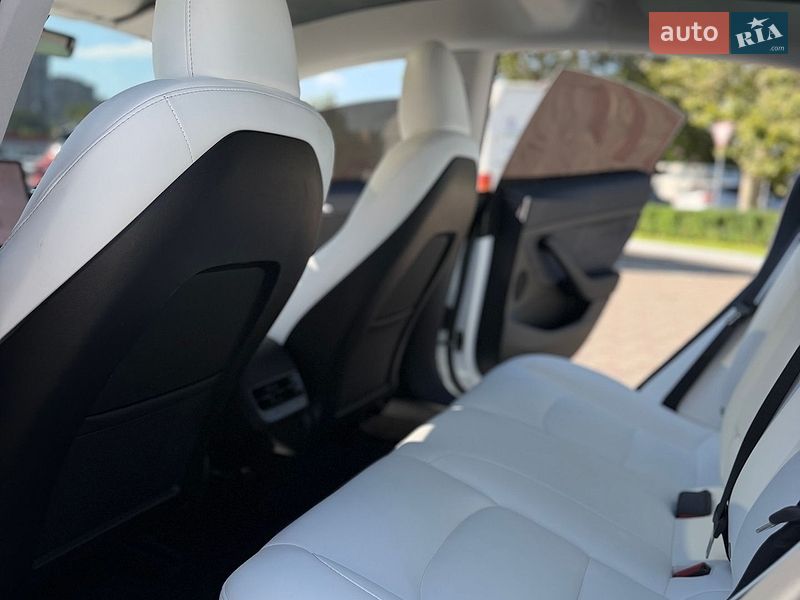 Седан Tesla Model 3 2023 в Одесі