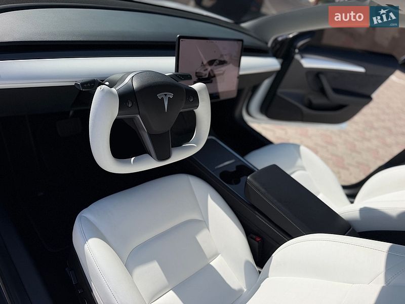 Седан Tesla Model 3 2023 в Одесі