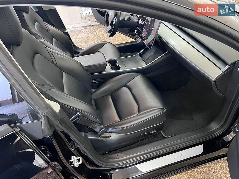 Седан Tesla Model 3 2018 в Днепре