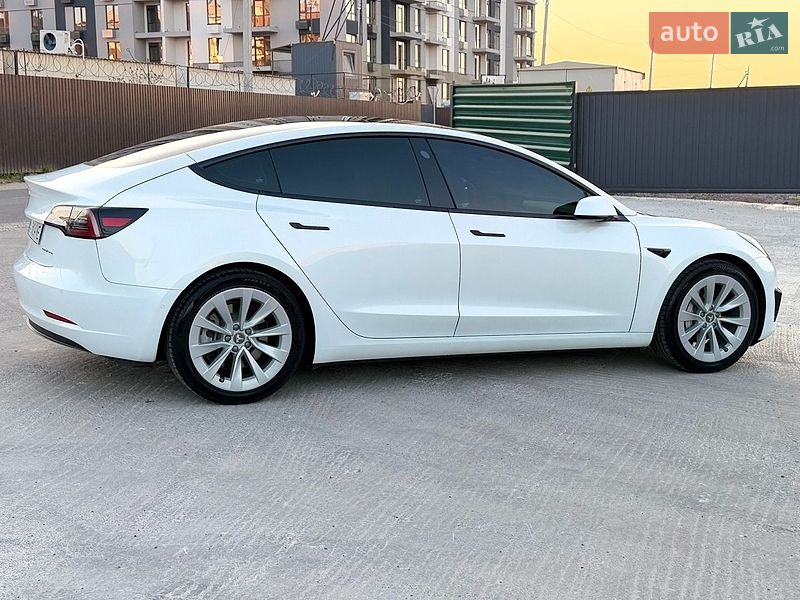 Седан Tesla Model 3 2022 в Киеве