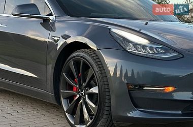 Седан Tesla Model 3 2020 в Львове