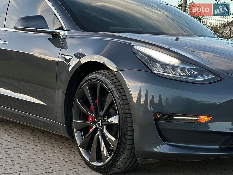 Седан Tesla Model 3 2020 в Львове