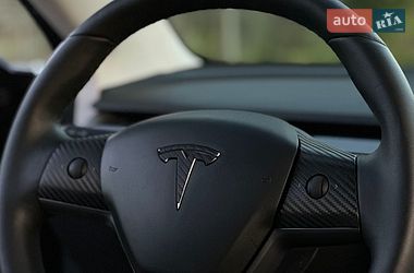 Седан Tesla Model 3 2020 в Львове