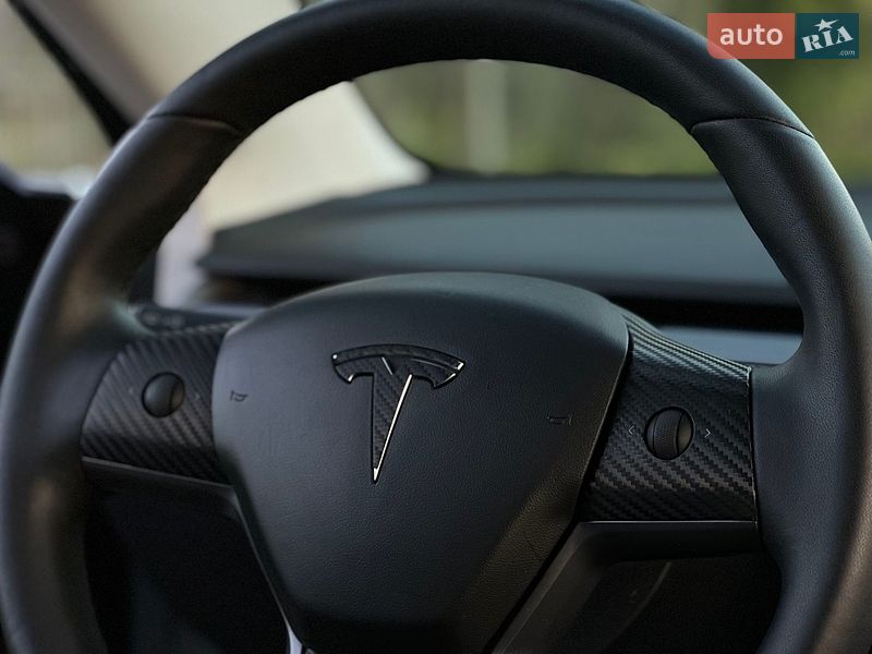 Седан Tesla Model 3 2020 в Львове