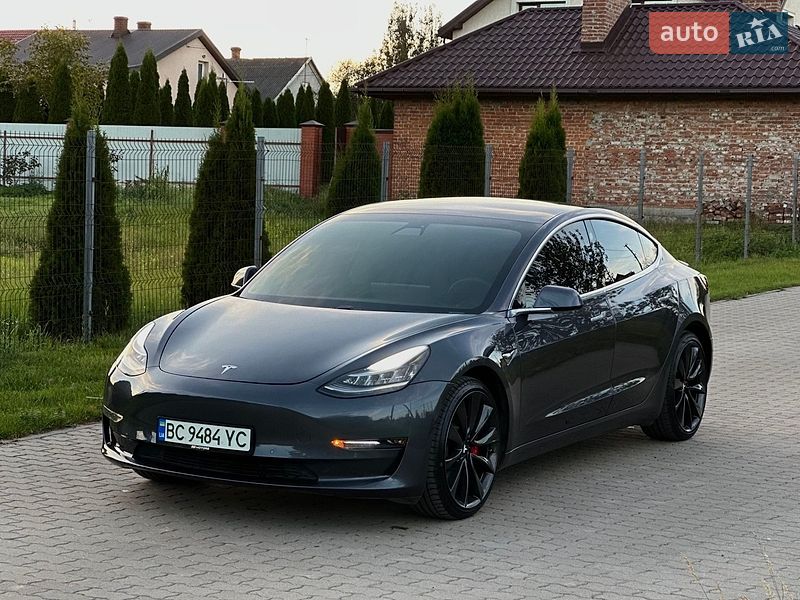 Седан Tesla Model 3 2020 в Львове
