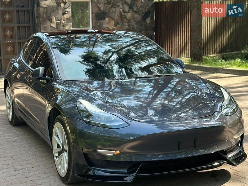 Седан Tesla Model 3 2021 в Львові