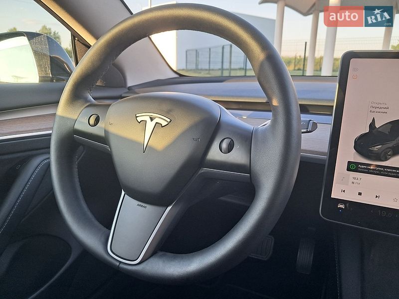 Седан Tesla Model 3 2023 в Рівному