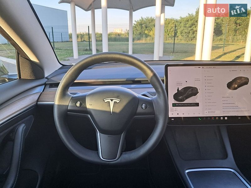 Седан Tesla Model 3 2023 в Рівному