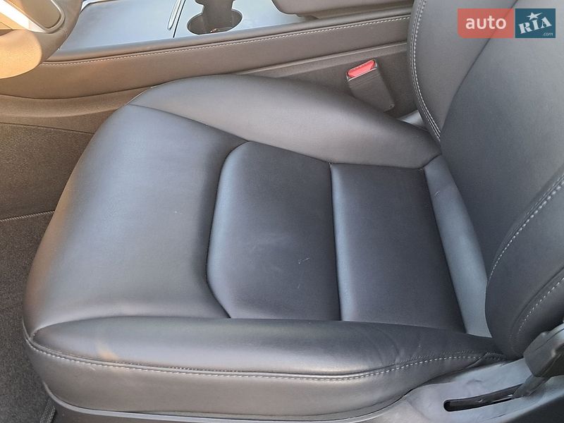 Седан Tesla Model 3 2023 в Рівному