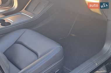 Седан Tesla Model 3 2023 в Рівному