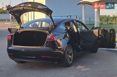 Седан Tesla Model 3 2023 в Рівному