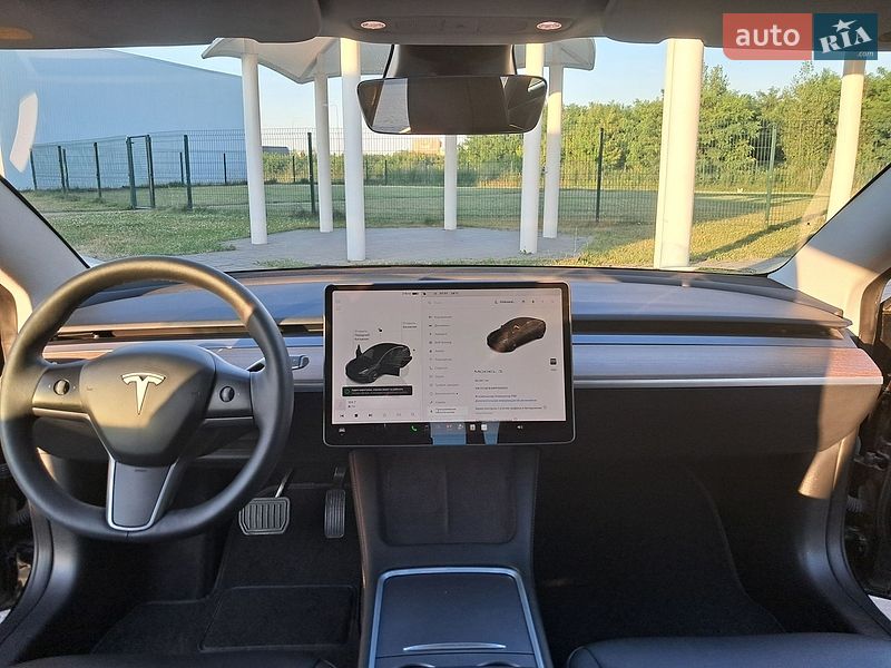 Седан Tesla Model 3 2023 в Рівному