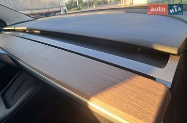 Седан Tesla Model 3 2023 в Рівному