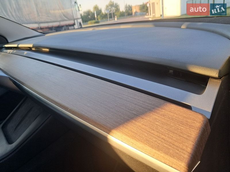Седан Tesla Model 3 2023 в Рівному