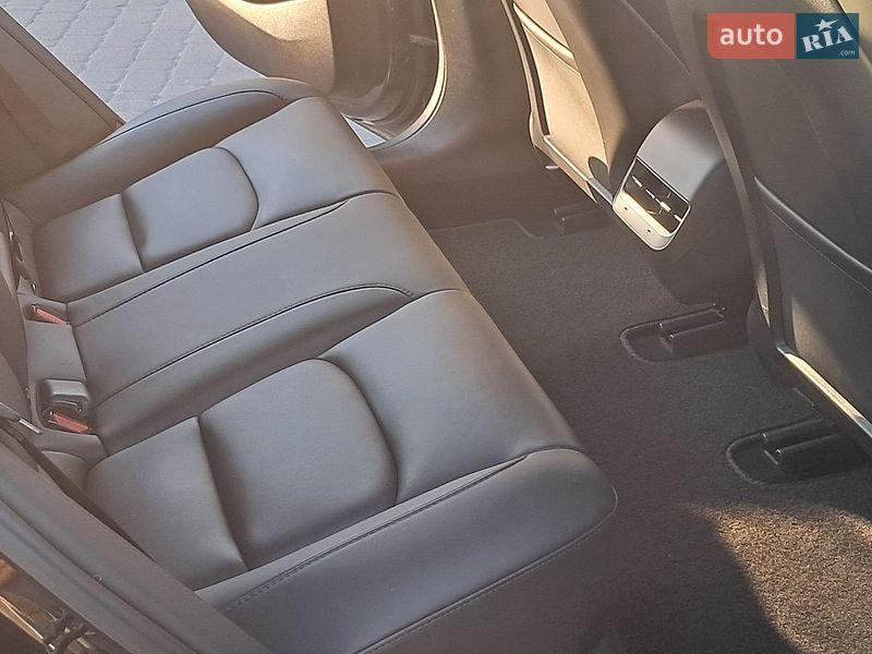 Седан Tesla Model 3 2023 в Рівному