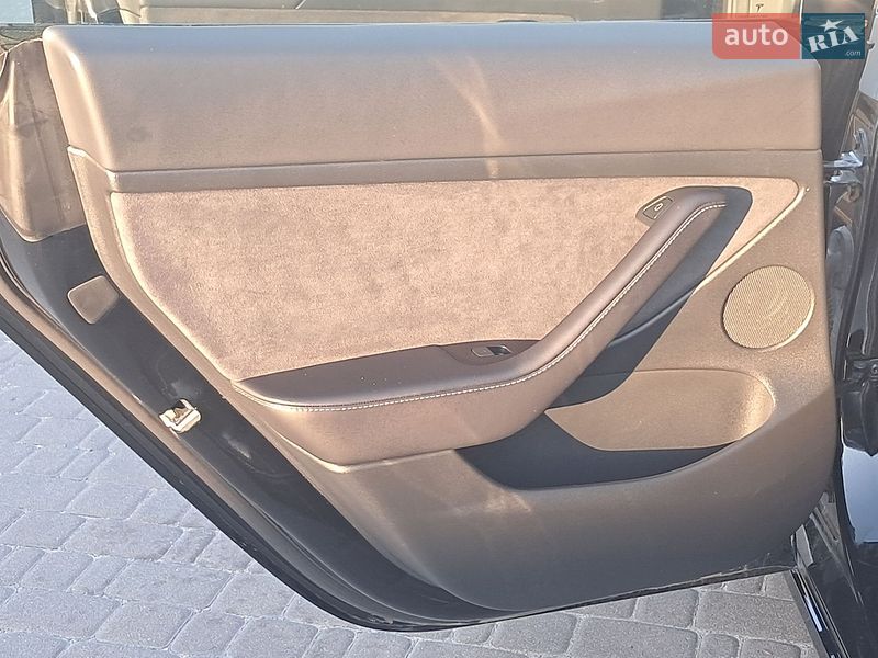 Седан Tesla Model 3 2023 в Рівному