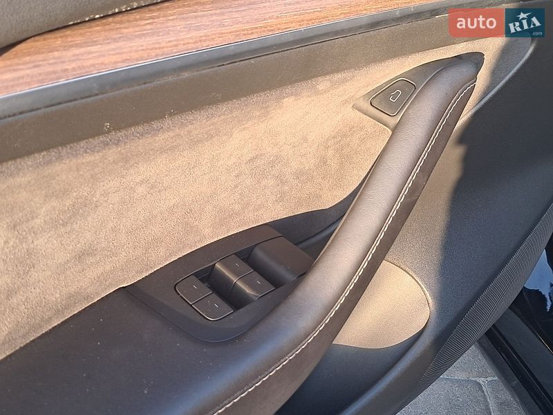 Седан Tesla Model 3 2023 в Рівному