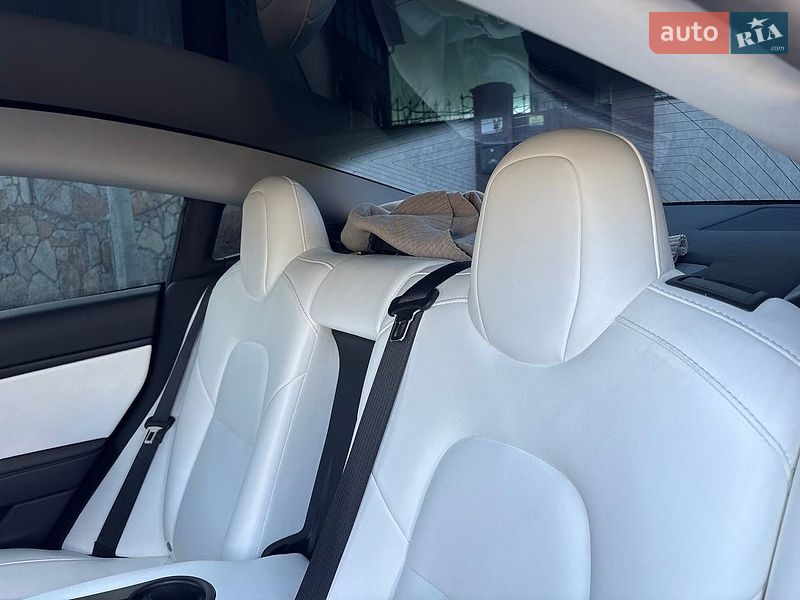 Седан Tesla Model 3 2020 в Вінниці
