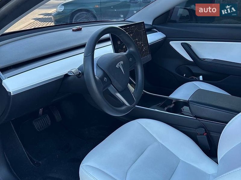 Седан Tesla Model 3 2020 в Вінниці