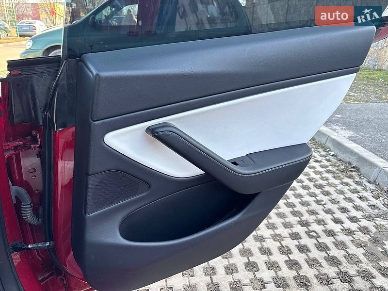 Седан Tesla Model 3 2020 в Вінниці