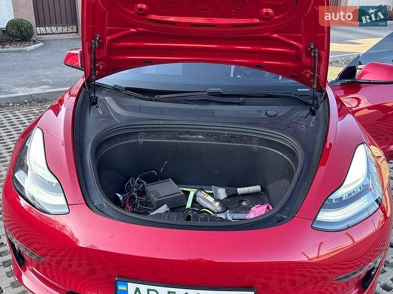 Седан Tesla Model 3 2020 в Вінниці