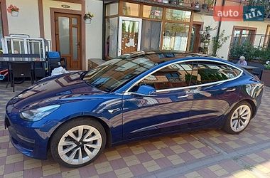 Седан Tesla Model 3 2020 в Києві