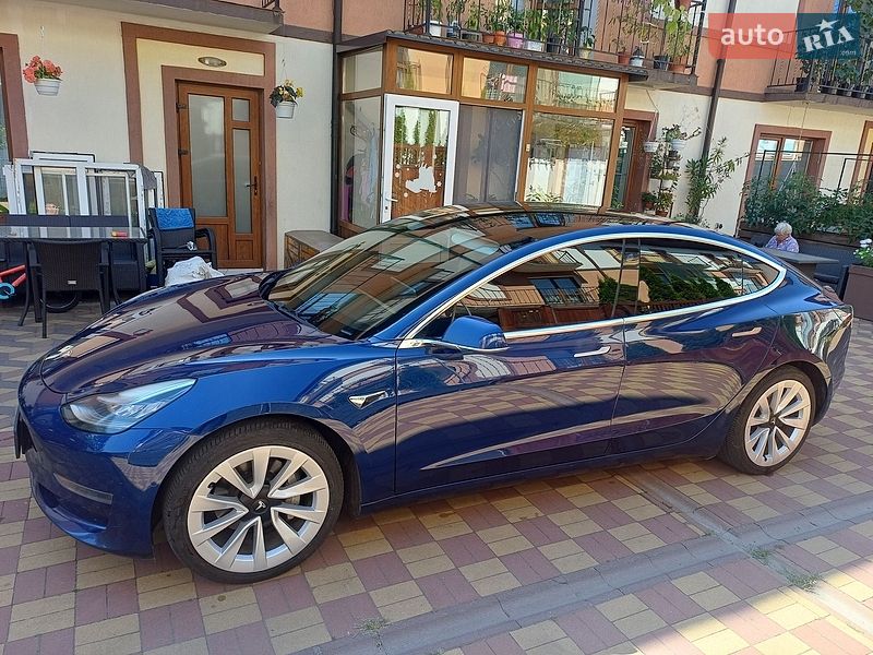 Tesla Model 3 2020
