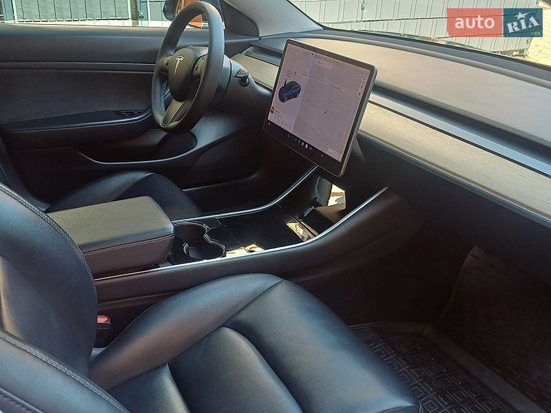 Седан Tesla Model 3 2020 в Киеве