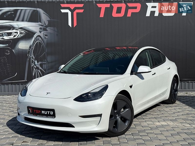 Седан Tesla Model 3 2023 в Львові