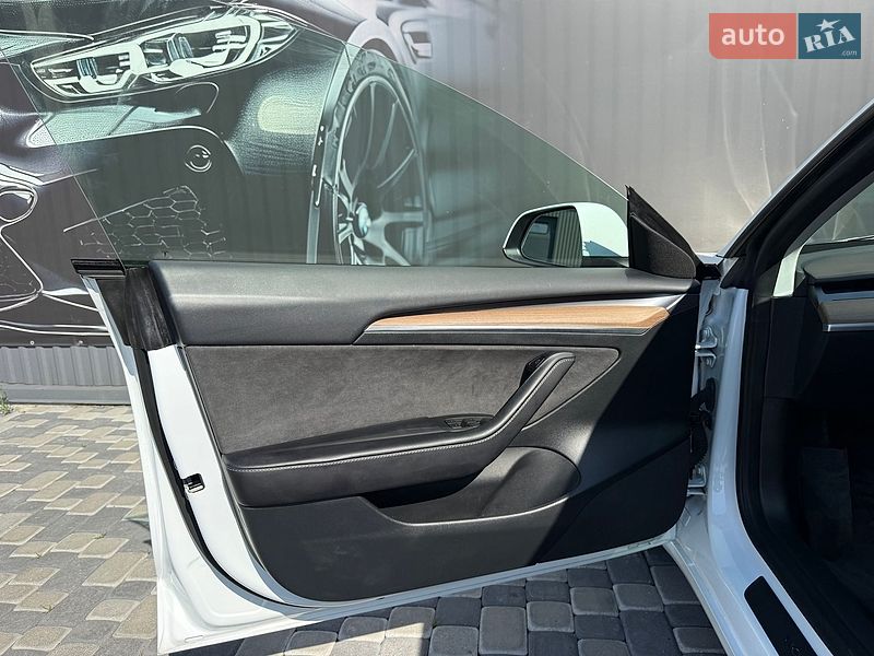 Седан Tesla Model 3 2023 в Львові фото 33 Седан Tesla Model 3 2023 в Львові