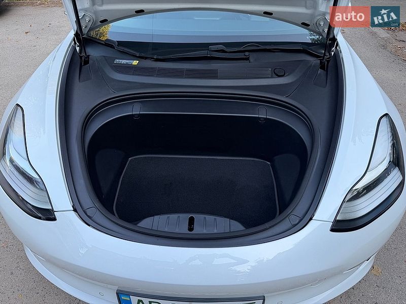 Седан Tesla Model 3 2018 в Киеве