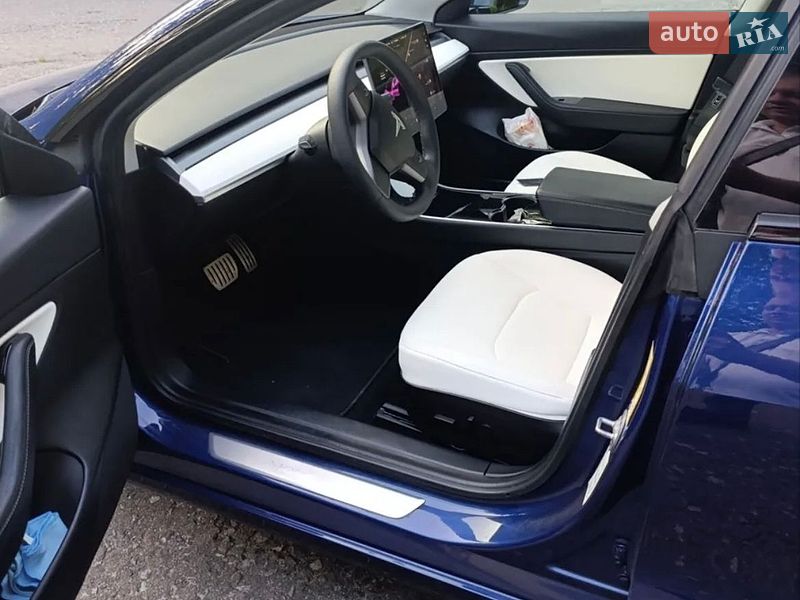 Седан Tesla Model 3 2020 в Києві