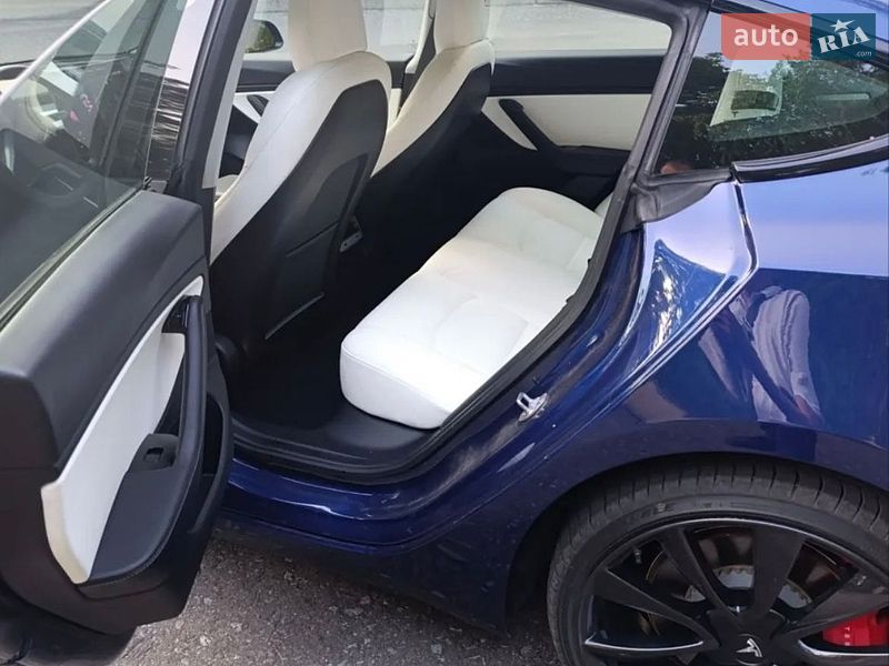 Седан Tesla Model 3 2020 в Киеве