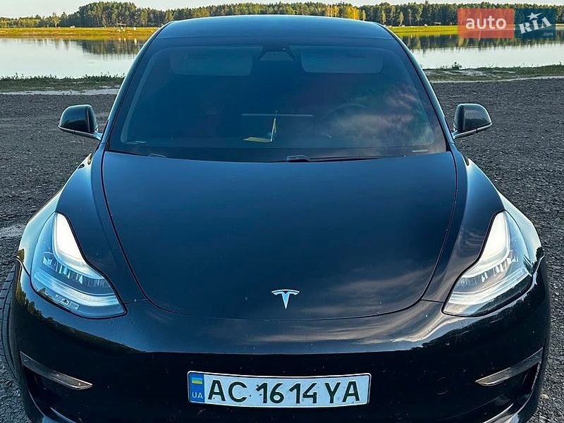 Седан Tesla Model 3 2019 в Луцке