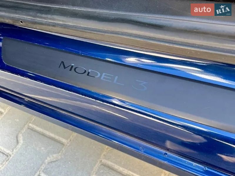 Седан Tesla Model 3 2021 в Новояворовске