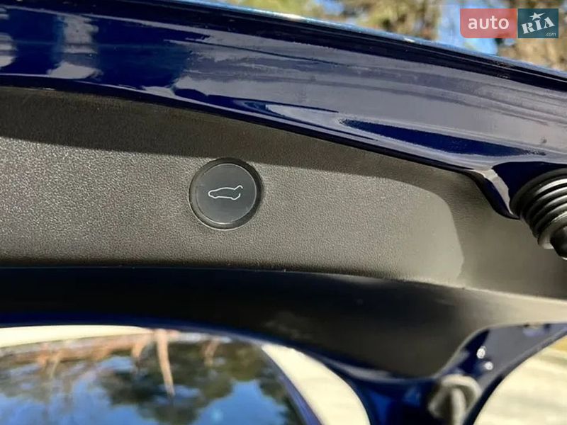 Седан Tesla Model 3 2021 в Новояворовске