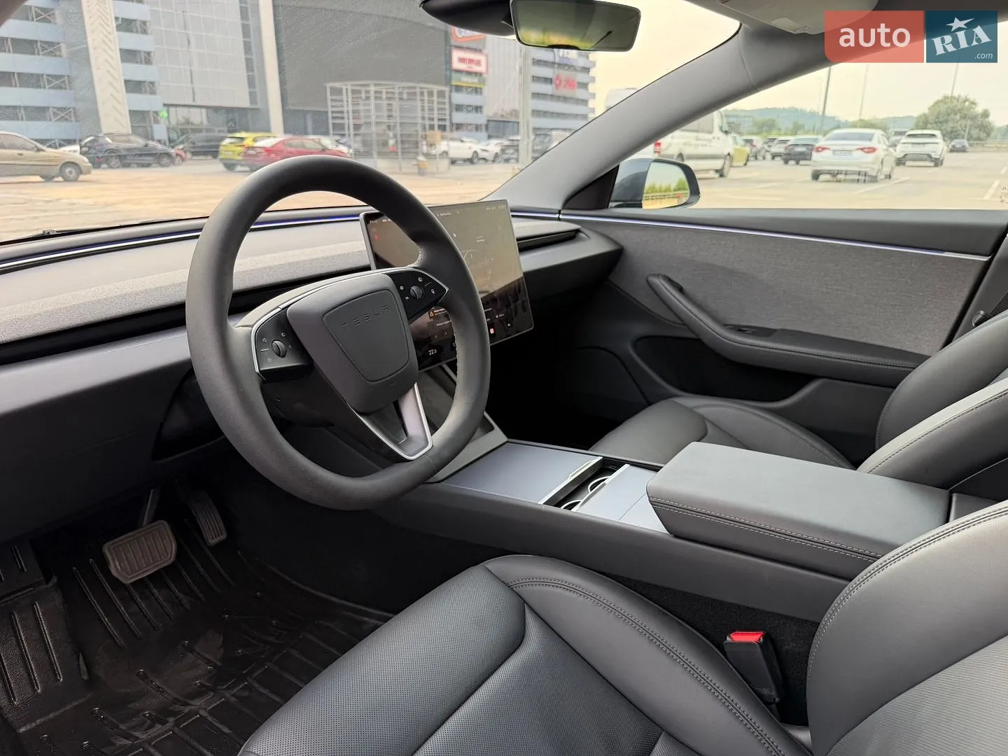 2025 Tesla Model 3 - мініатюра 8