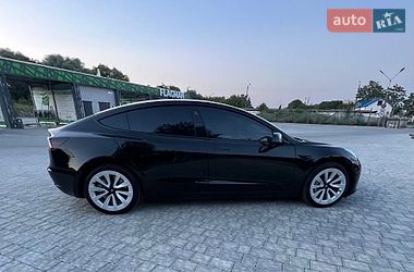 Седан Tesla Model 3 2023 в Івано-Франківську