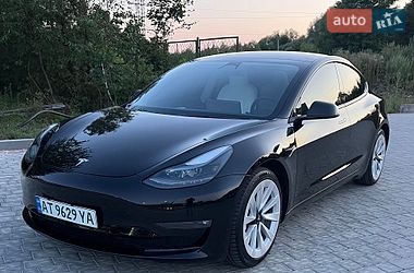 Седан Tesla Model 3 2023 в Івано-Франківську
