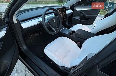 Седан Tesla Model 3 2023 в Івано-Франківську