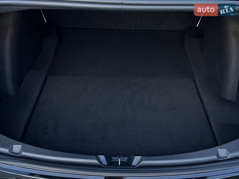 Седан Tesla Model 3 2023 в Івано-Франківську