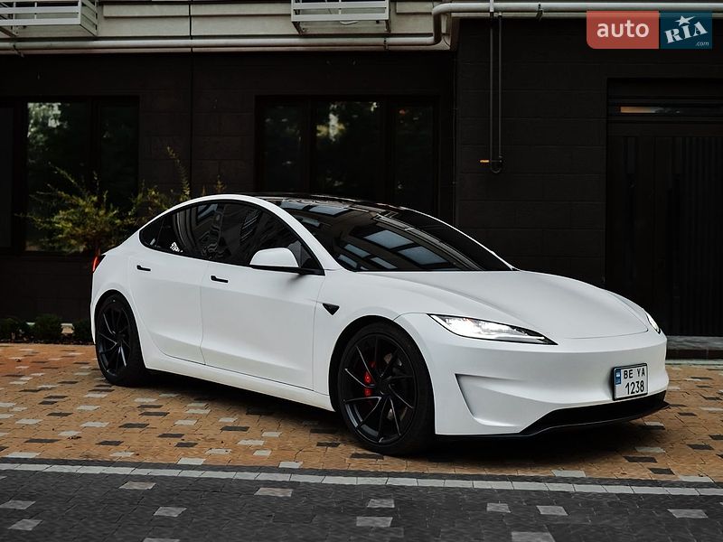 Tesla Model 3 2024