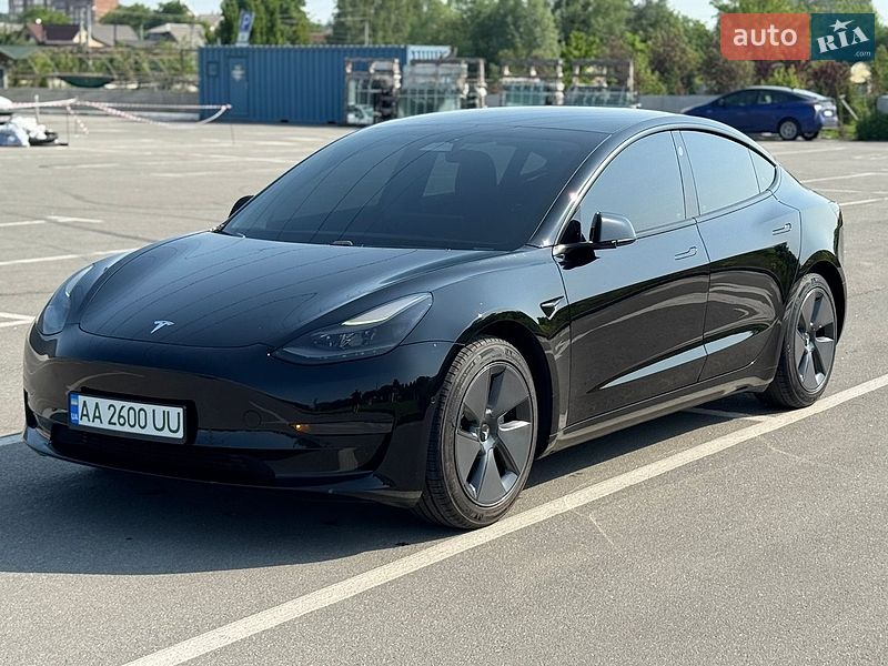 Седан Tesla Model 3 2021 в Києві