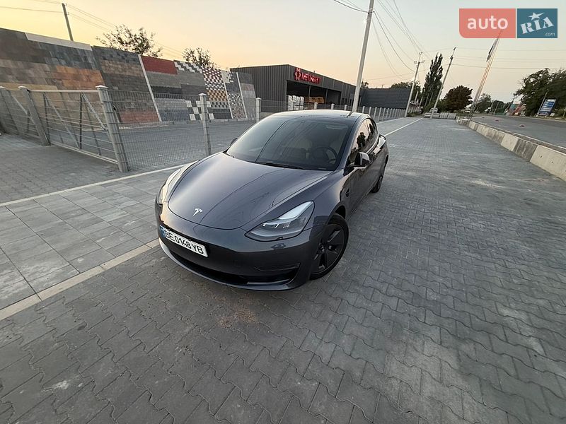 Седан Tesla Model 3 2023 в Первомайську