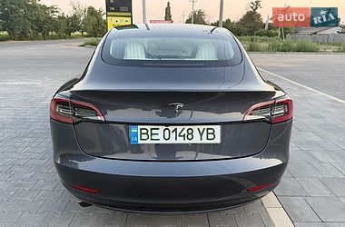 Седан Tesla Model 3 2023 в Первомайську