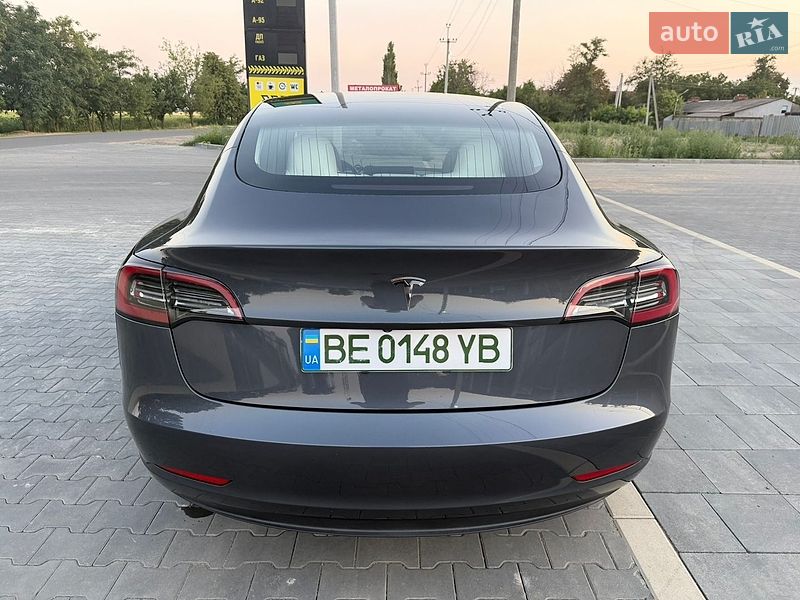 Седан Tesla Model 3 2023 в Первомайську
