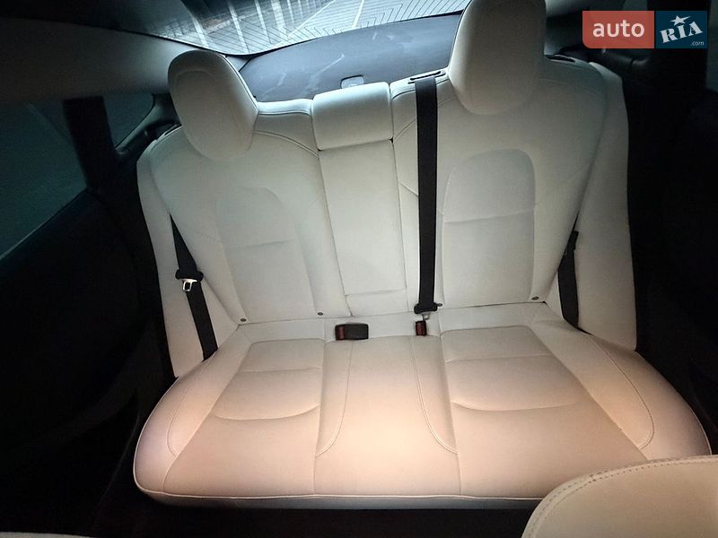 Седан Tesla Model 3 2023 в Первомайську