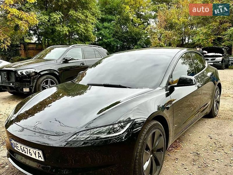 Tesla Model 3, фото з оголошення