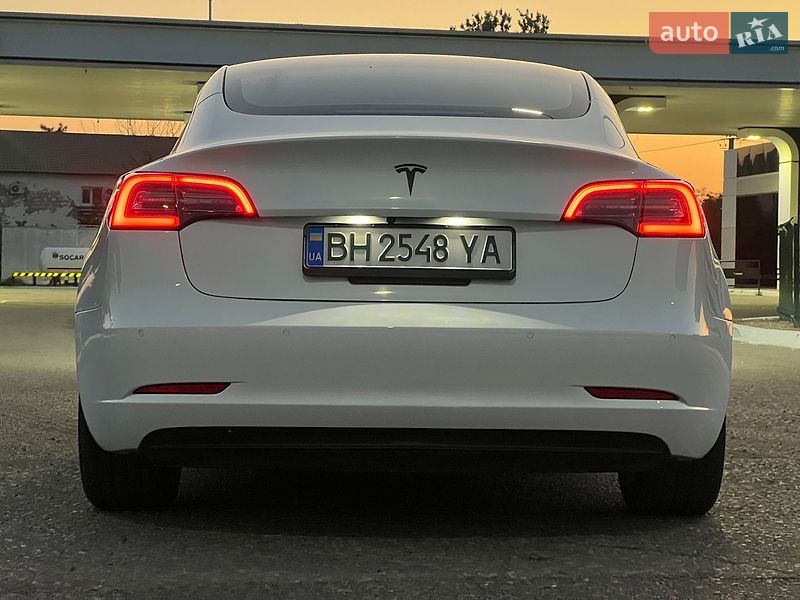 Седан Tesla Model 3 2021 в Черноморске